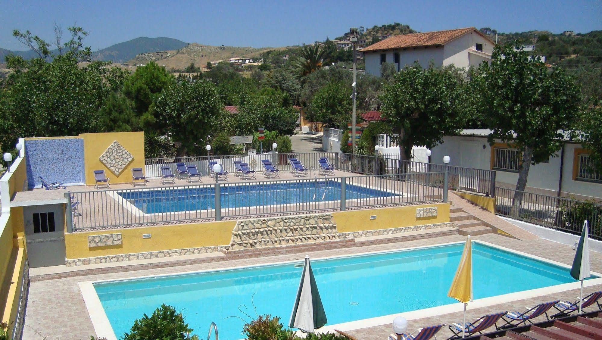 La Pietra Bianca Hotel Marina di Gioiosa Ionica Bagian luar foto